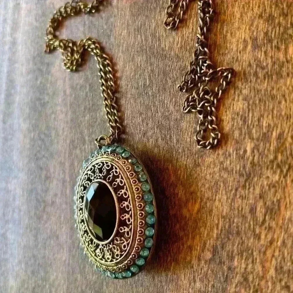 Statement Necklace in Turquoise Gems and Brass Design Deep Purple Gem - Picture 4 of 7